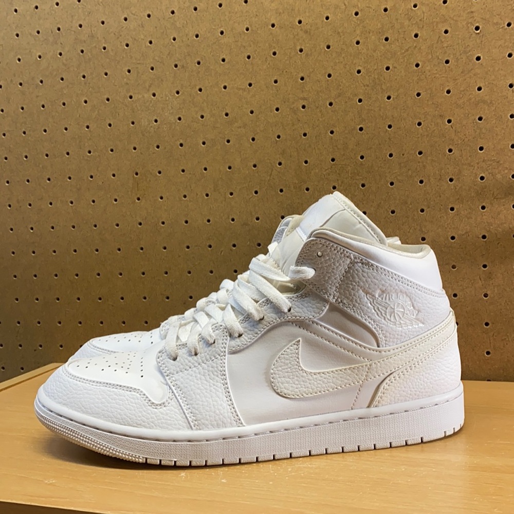 Air Jordan 1 Mid Triple White Men’s Size 11 Sneakers 2021